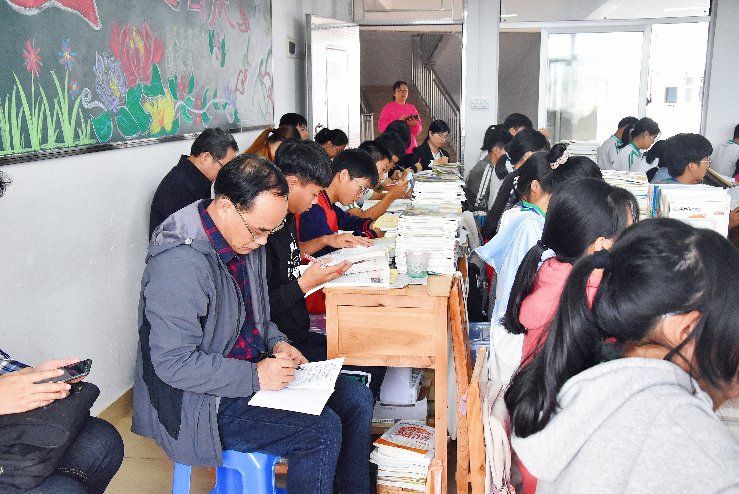 岑溪市初中最新领导