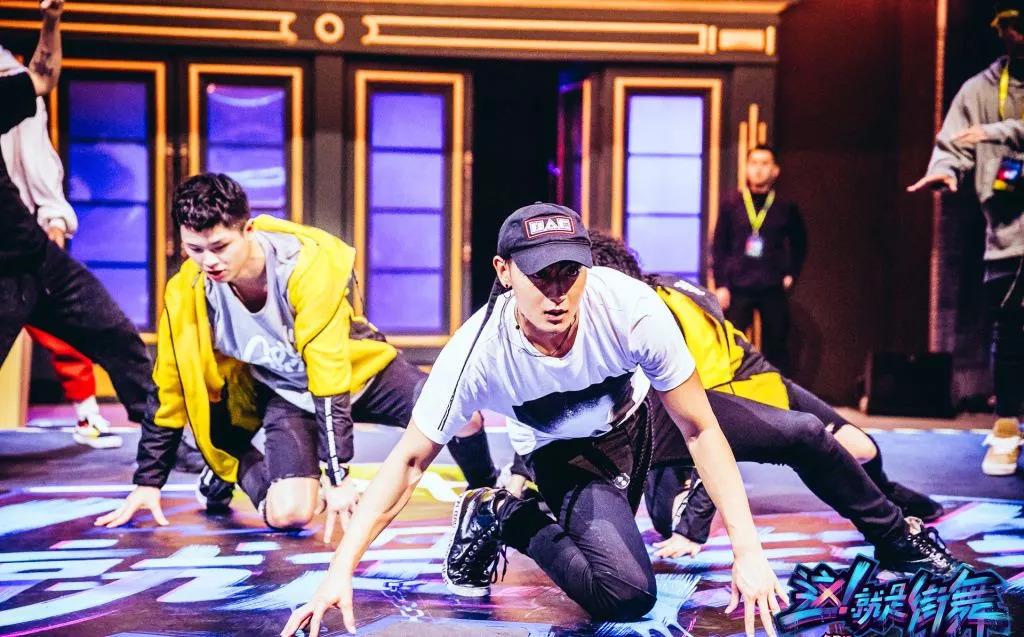 易烊千玺官方网站更新,千面少年的无限探索之旅