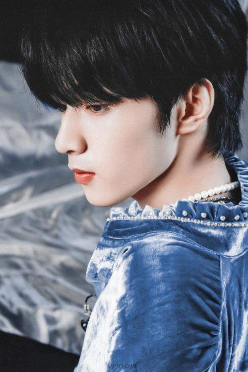 刘耀文最新微博图片,展现偶像风采的魅力瞬间