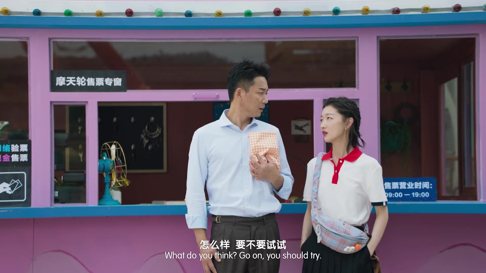 刘奕君周冬雨跨界合作广告,魅力与创意的完美结合!